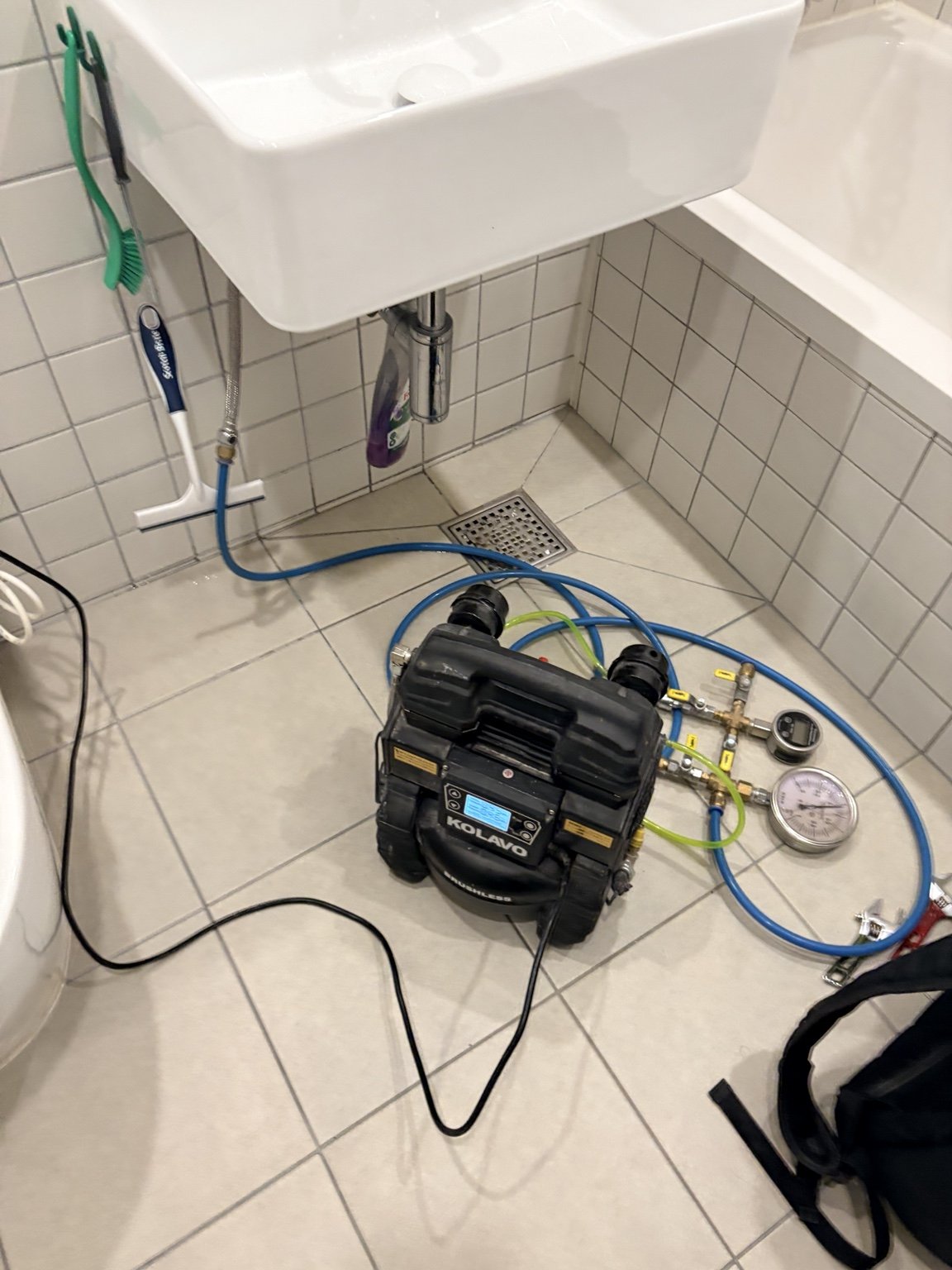 욕실 압력 테스트 장비 연결