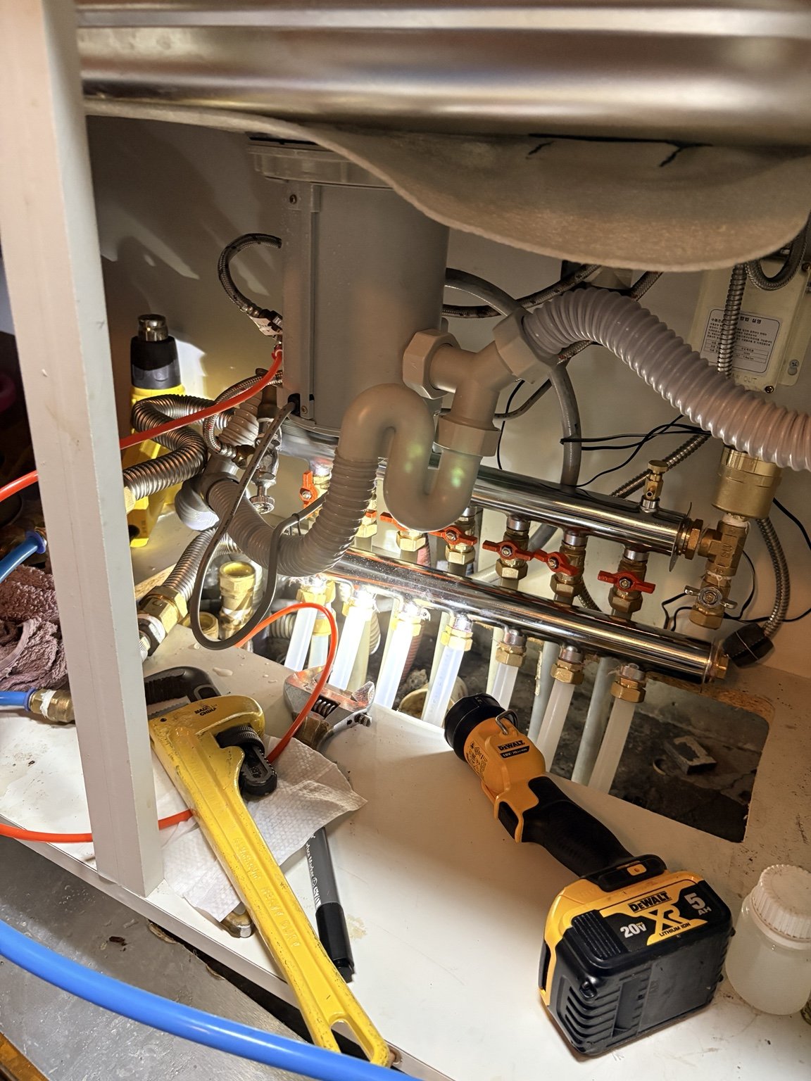 싱크대 하부 분배기 점검